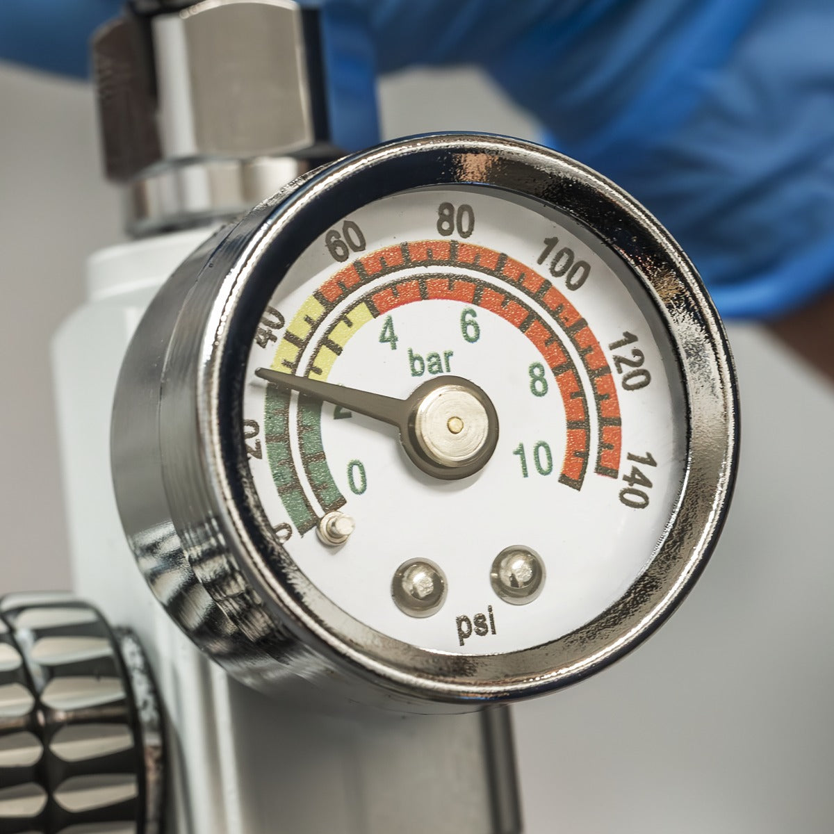 Premier On-Gun Air Pressure Regulator/Gauge AR01