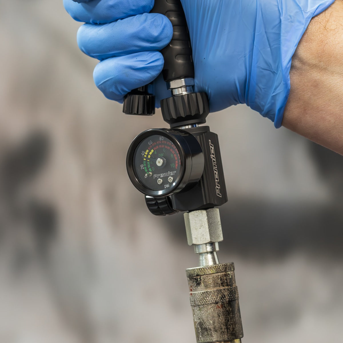 Premier On-Gun Air Pressure Regulator/Gauge with Glass Lens AR02