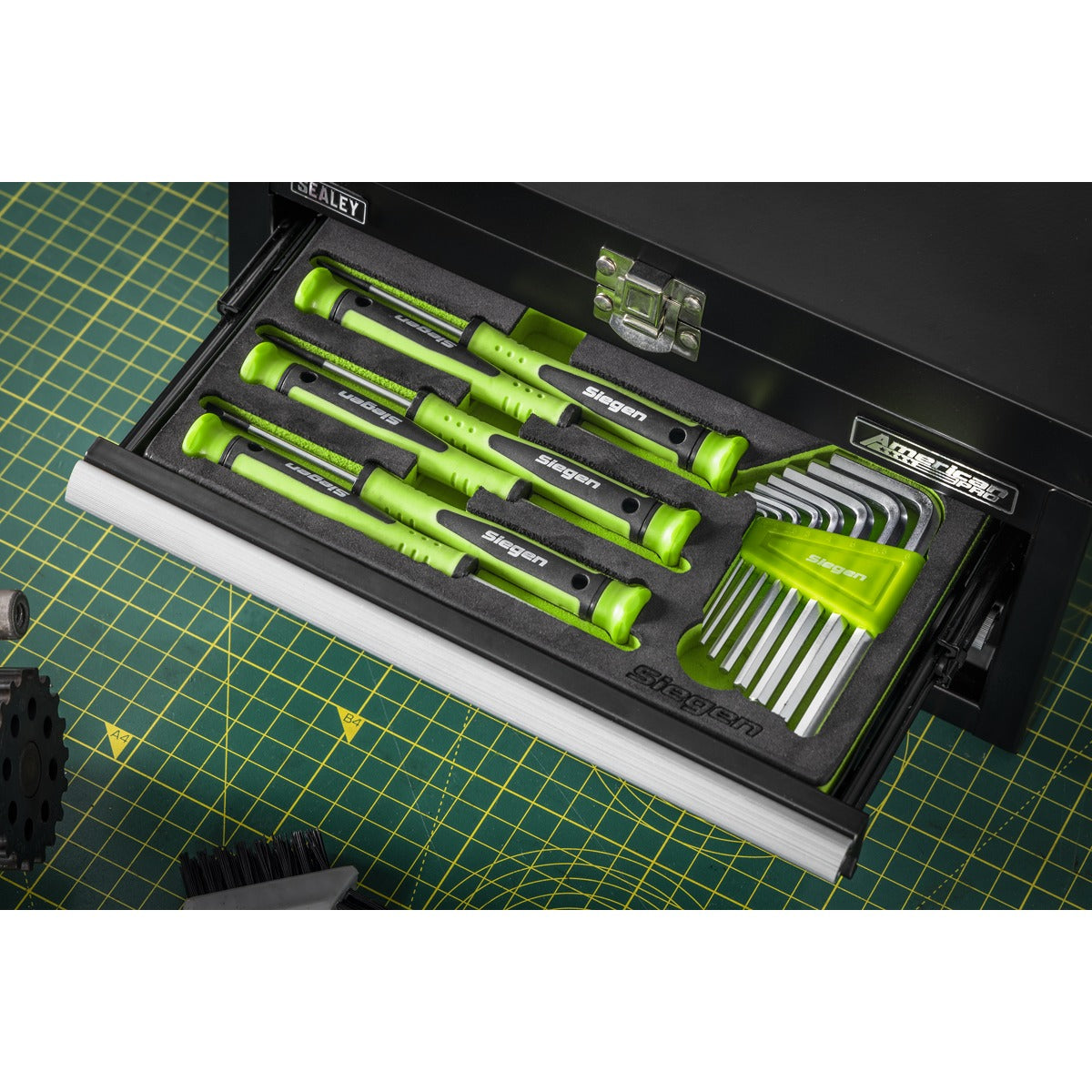 Siegen Mini Toolbox 2 Drawer with 111pc Tool Kit S01335
