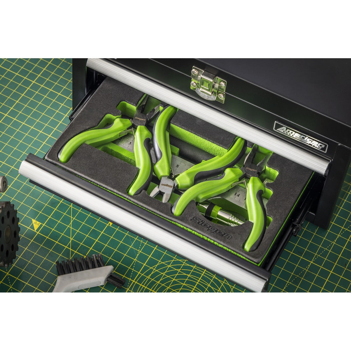 Siegen Mini Toolbox 2 Drawer with 111pc Tool Kit S01335