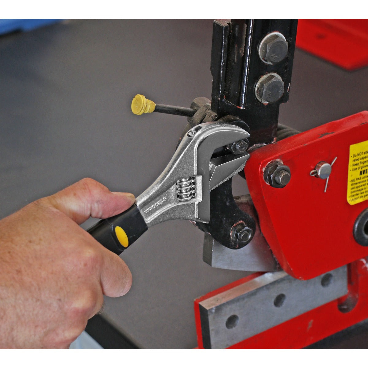 Siegen Adjustable Wrench with Extra-Wide Jaw Capacity 200mm S0854