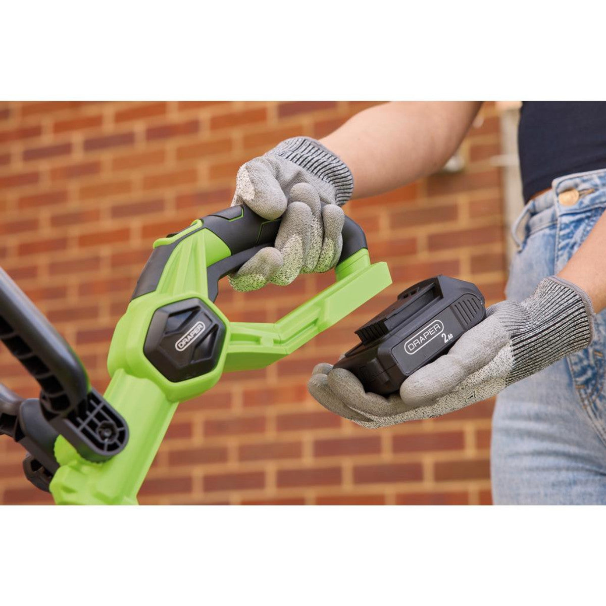 Draper 18V Weed Remover, 1 x 2.0Ah Battery, 1 x Charger 31866