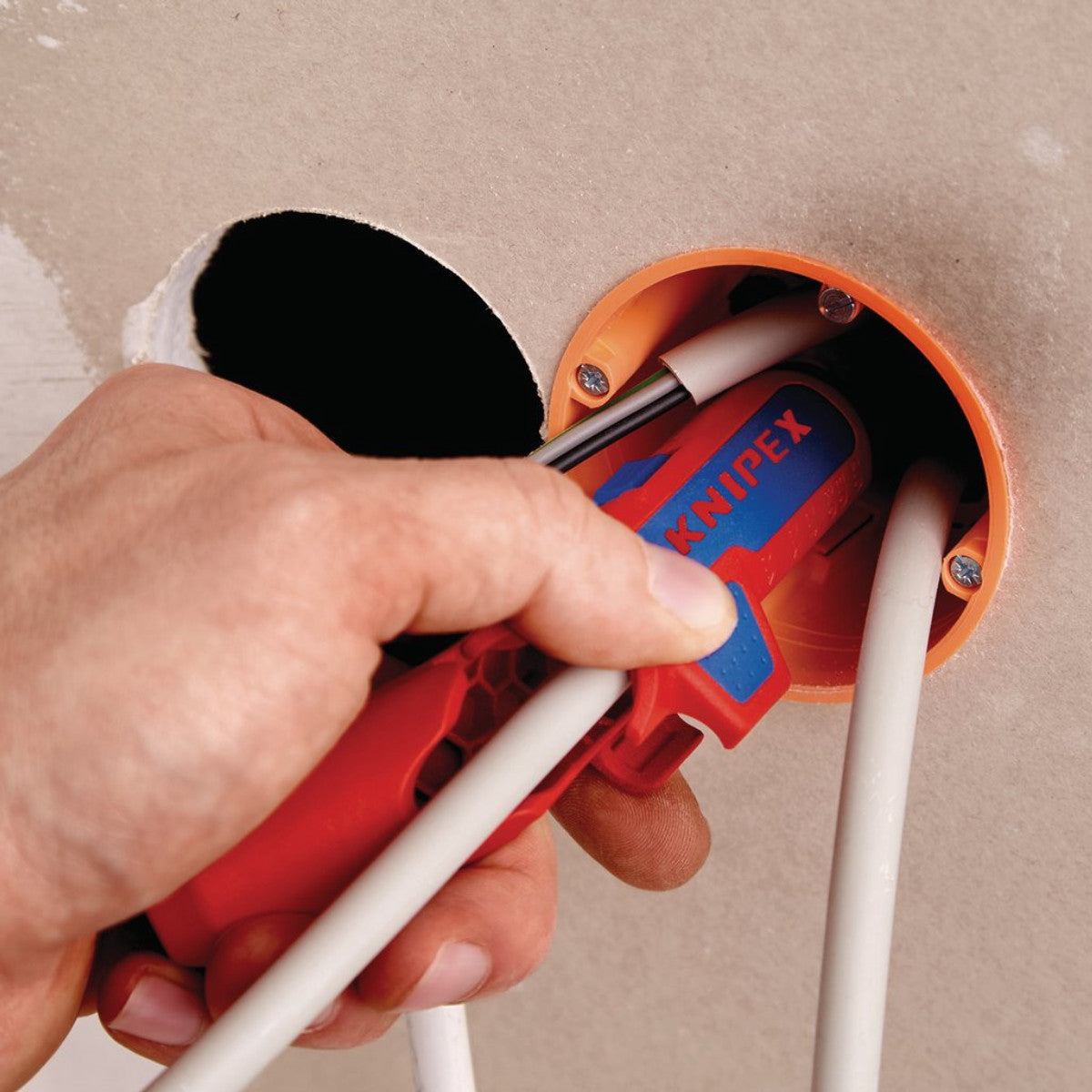 Knipex 16 95 02 SB ErgoStrip Universal Stripping Tool for Left-Handers, 135mm 04599