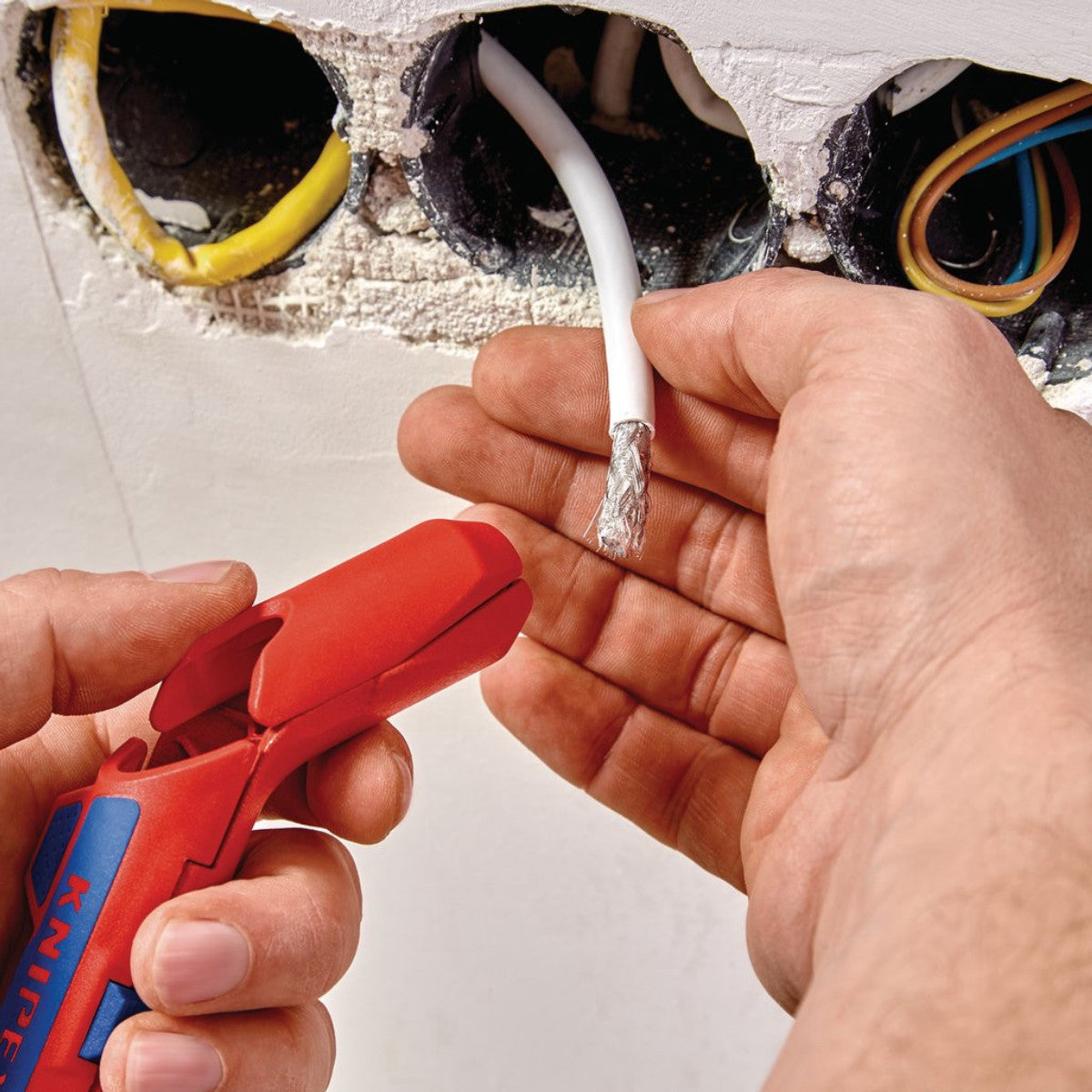 Knipex 16 95 02 SB ErgoStrip Universal Stripping Tool for Left-Handers, 135mm 04599