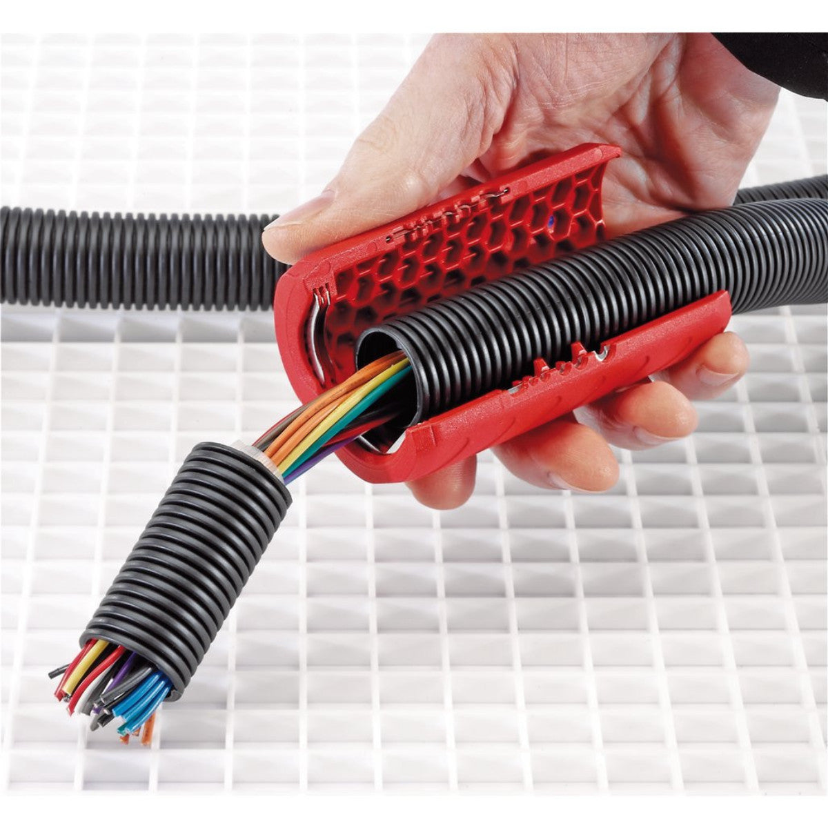 Knipex 90 22 02 SB TwistCut Corrugated Pipe Cutter, 100mm 04600