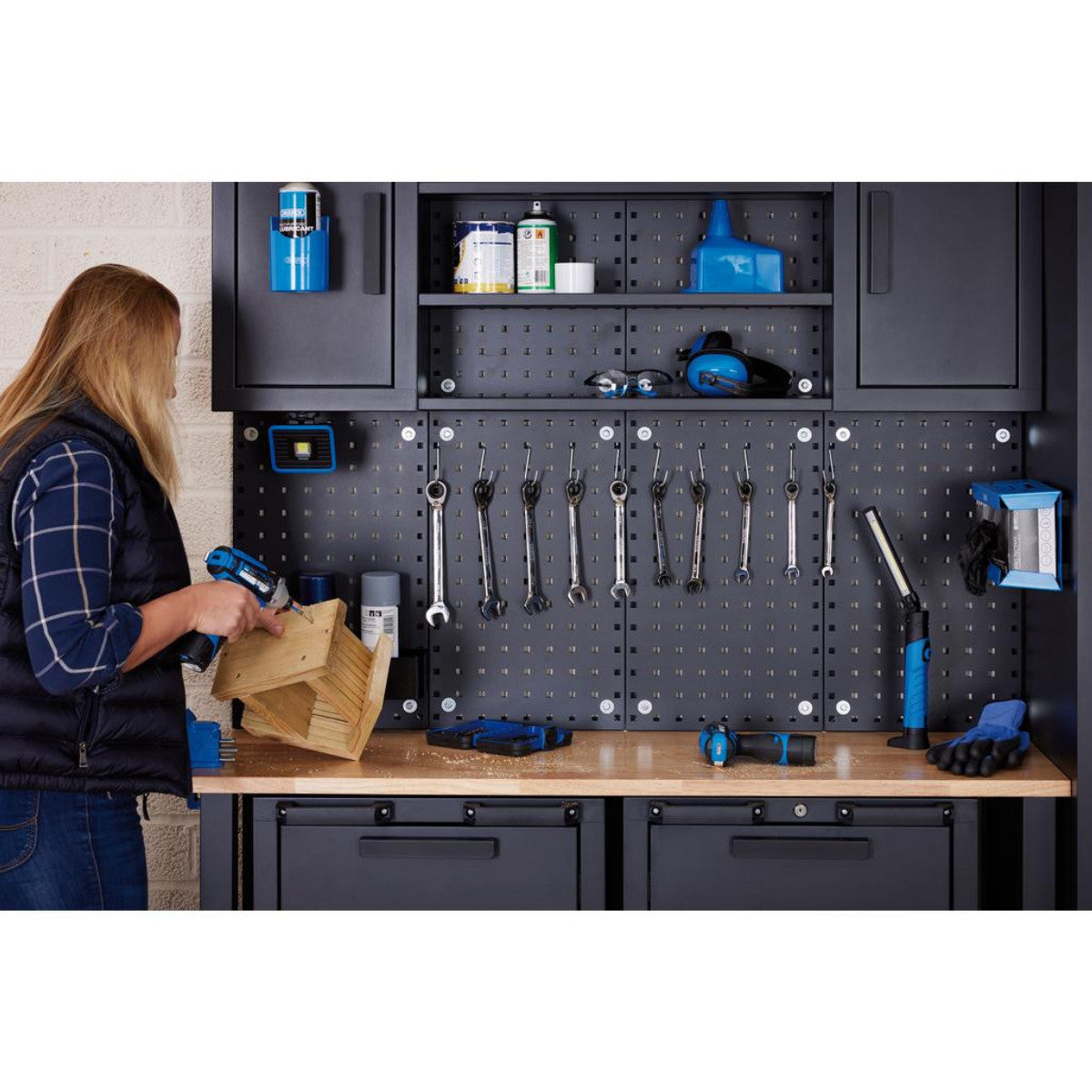 Draper Single Garage Workstation with Roller Cabinets 13269
