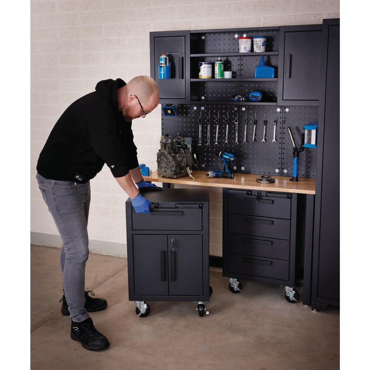 Draper Single Garage Workstation with Roller Cabinets 13269