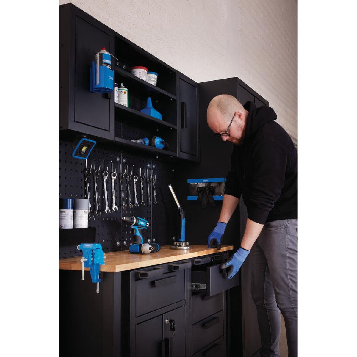Draper Single Garage Workstation with Roller Cabinets 13269