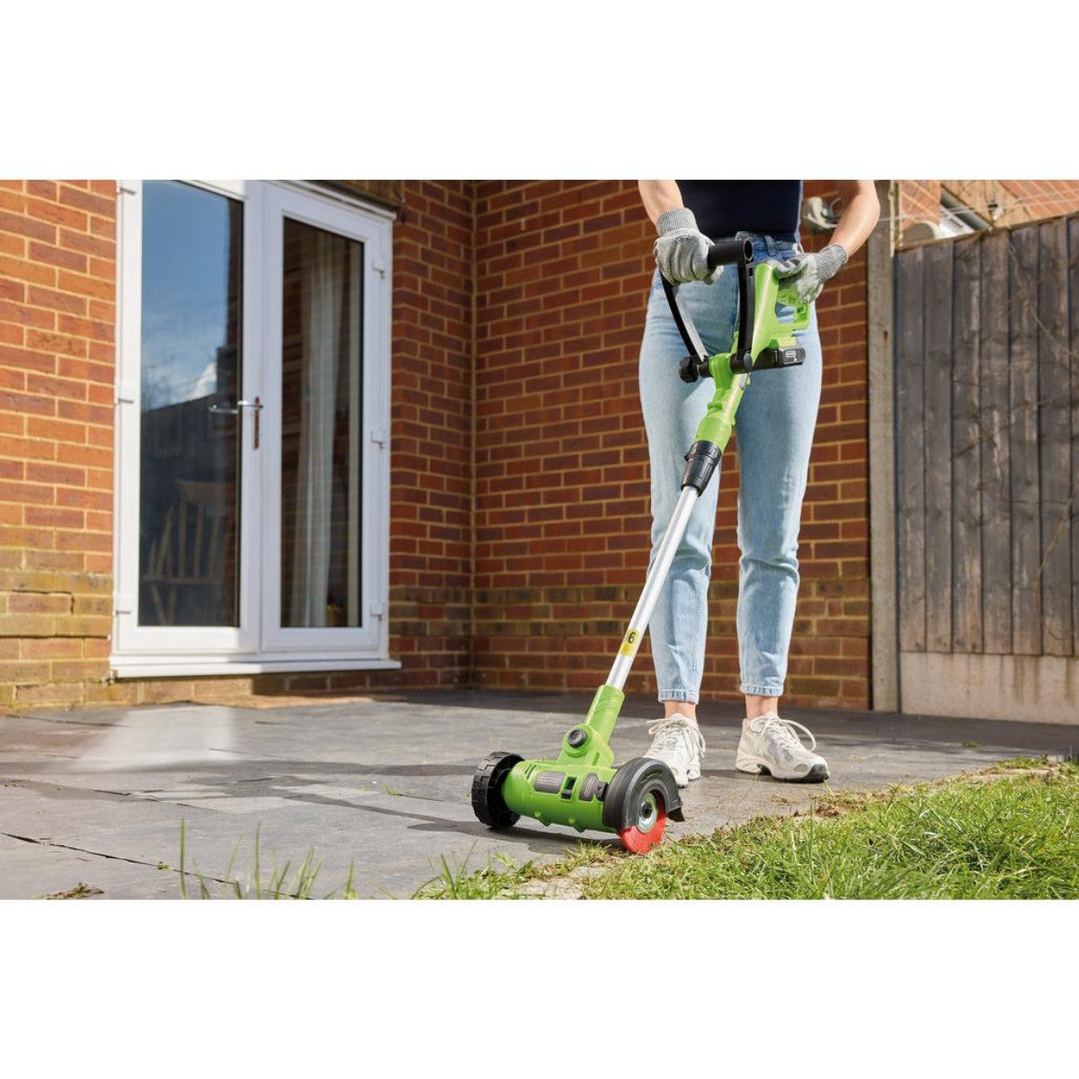 Draper 18V 4-in-1 Multi-Function Grass Trimmer, 1 x 2.0Ah Battery, 1 x Charger 31859