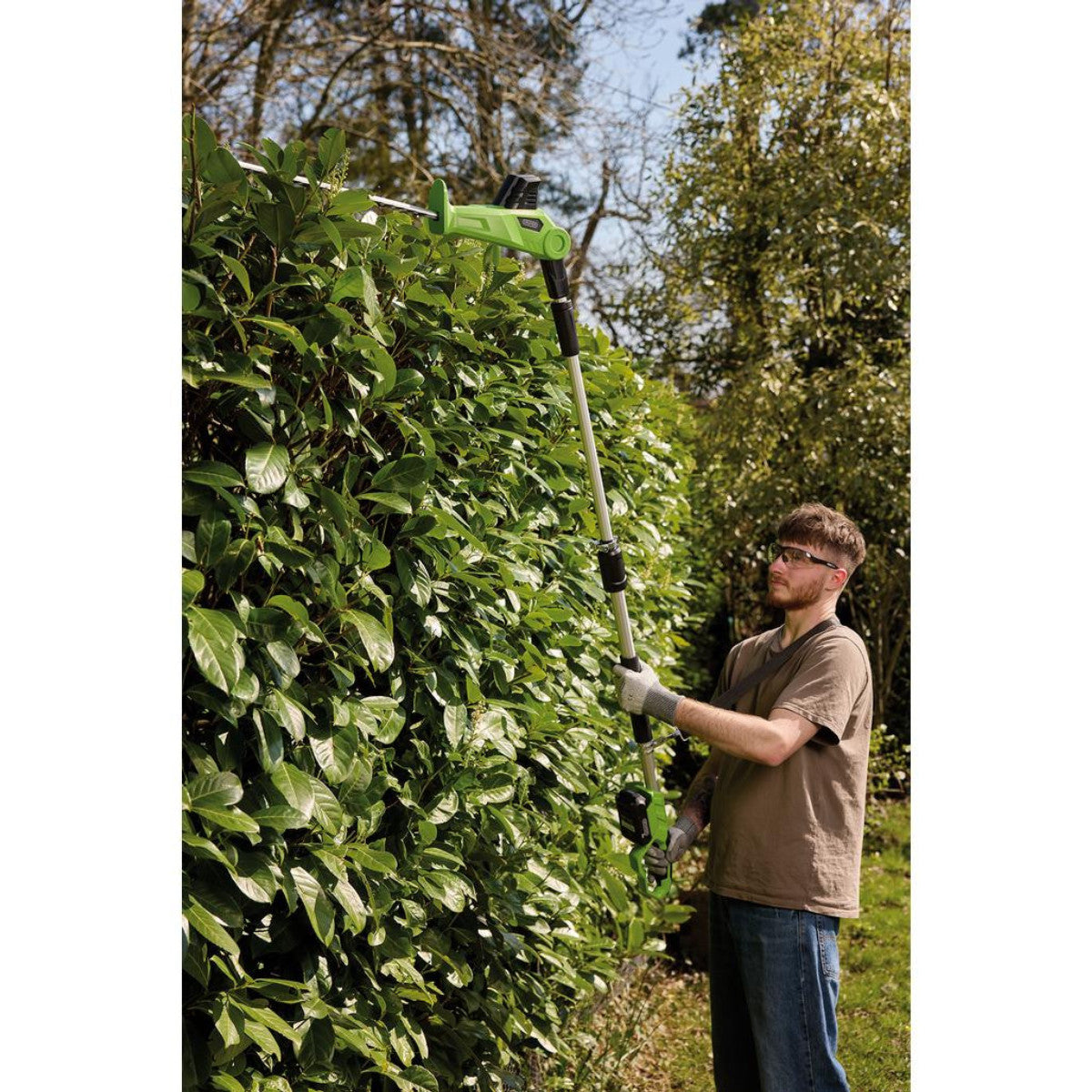 Draper 18V Pole Hedge Trimmer, 1 x 2.0Ah Battery, 1 x Charger 31865