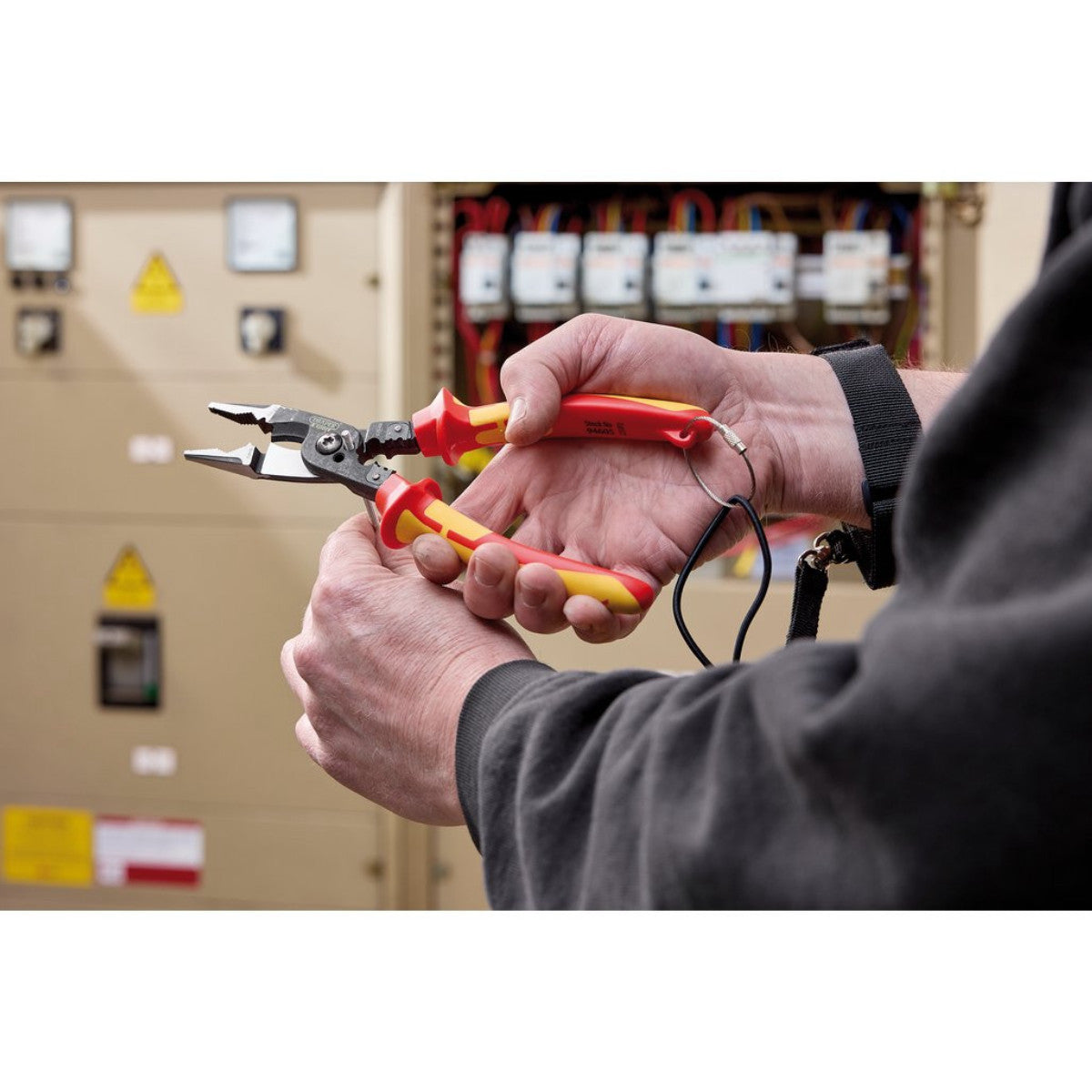XP1000 VDE Tethered 8-in-1 Electricians Pliers, 215mm 94605