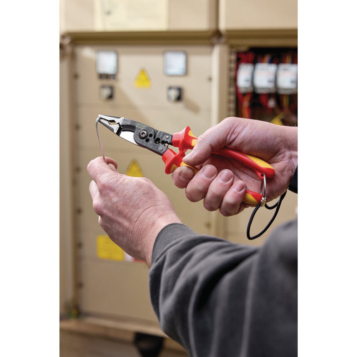 XP1000 VDE Tethered 8-in-1 Electricians Pliers, 215mm 94605