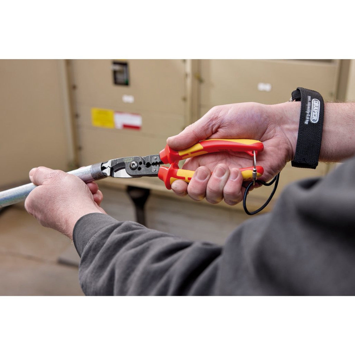 XP1000 VDE Tethered 8-in-1 Electricians Pliers, 215mm 94605