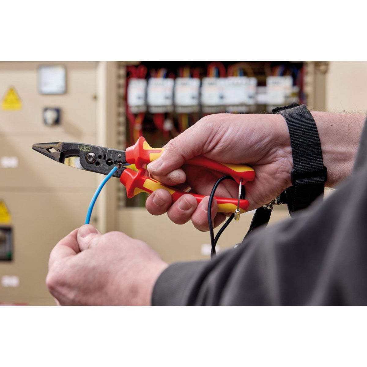 XP1000 VDE Tethered 8-in-1 Electricians Pliers, 215mm 94605