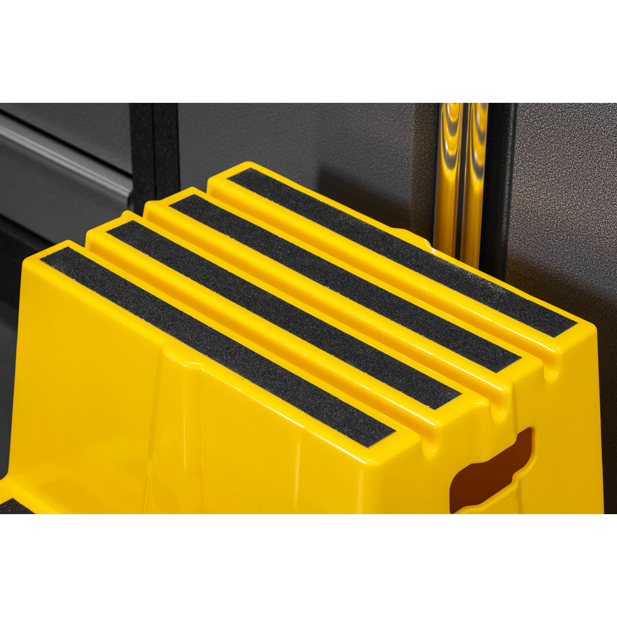 Sealey Heavy-Duty 2-Step Safety Steps with Anti-Slip Treads 150kg Capacity, Yellow - EN 14183 KS6