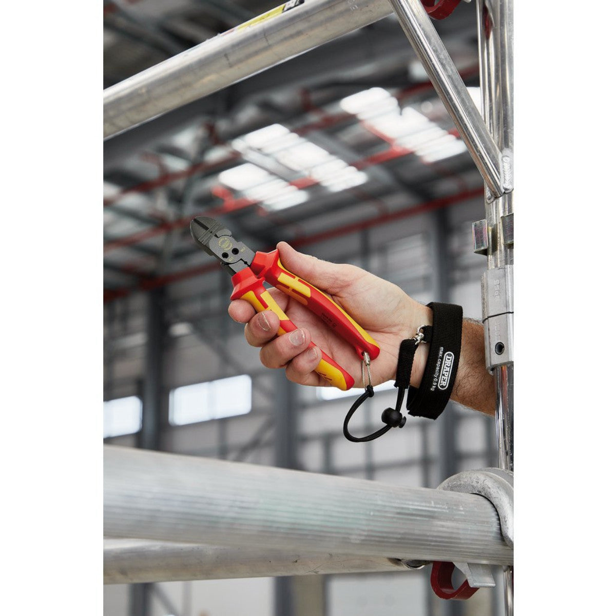 XP1000 VDE Tethered 4-in-1 Combination Cutter, 180mm 13643