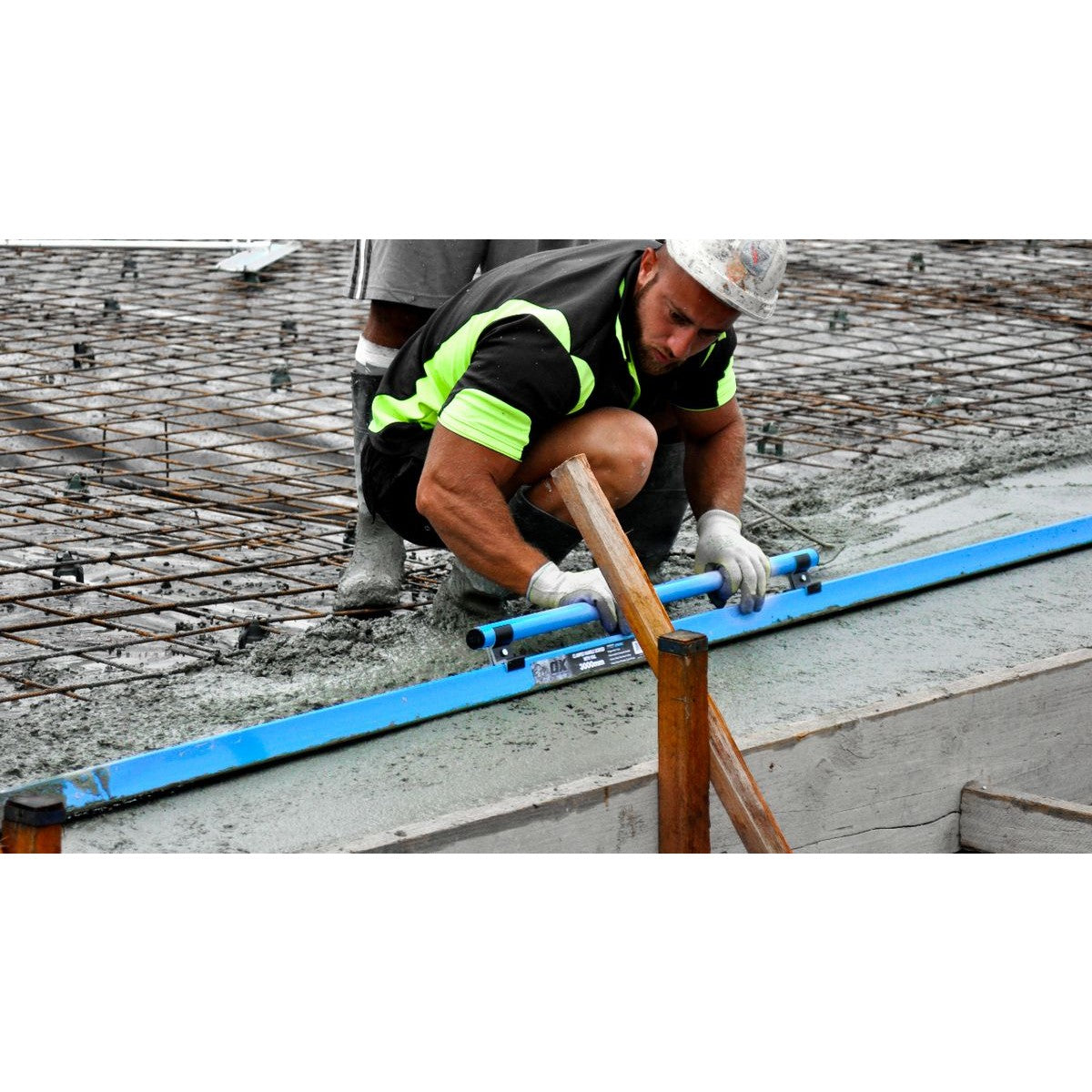 OX Pro Clamped Handle Concrete Screed - With Vial | 96" / 2400mm OX-P021324