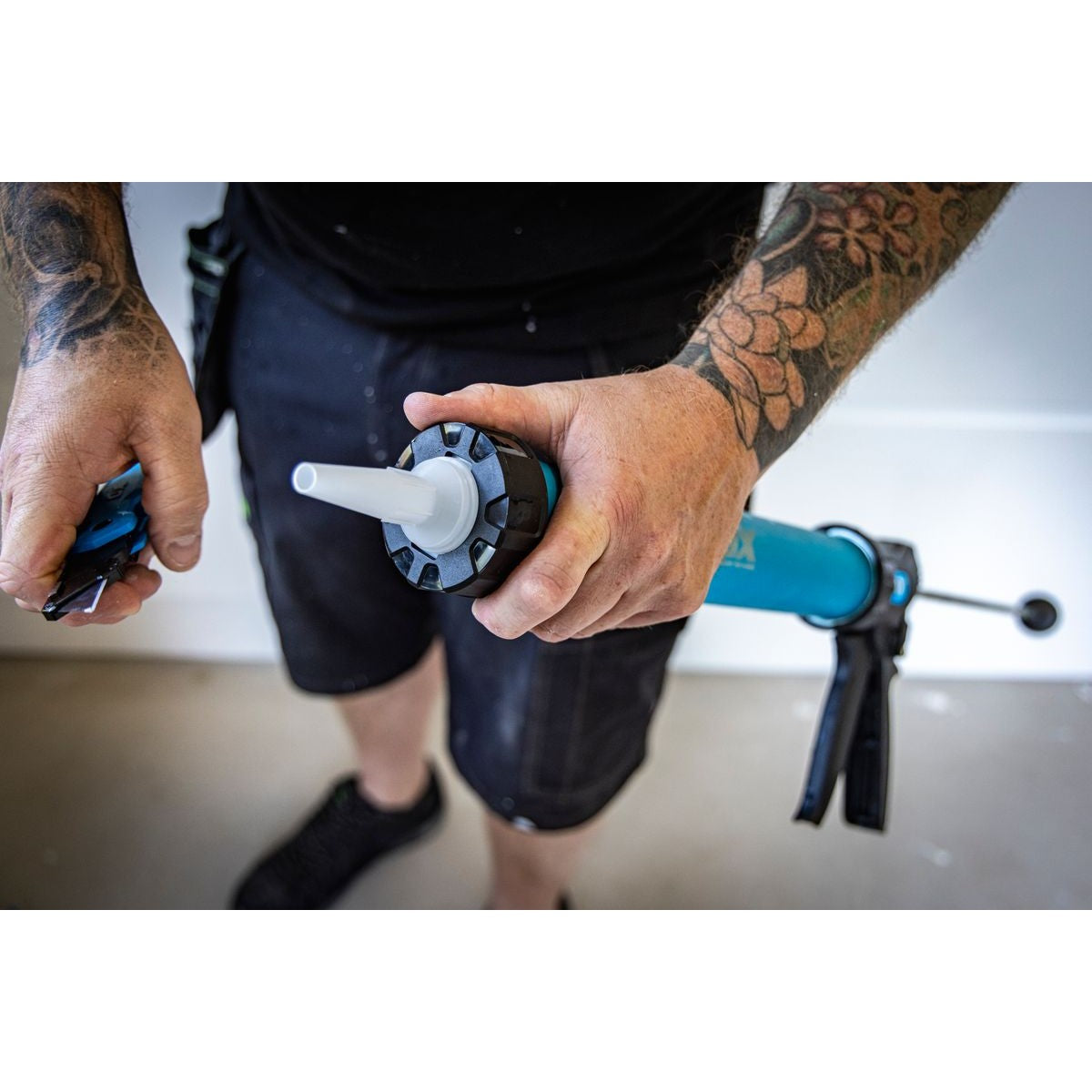 OX Pro Sealant Gun - Dual Thrust | 15" / 380mm | 20-Ounce OX-P045560