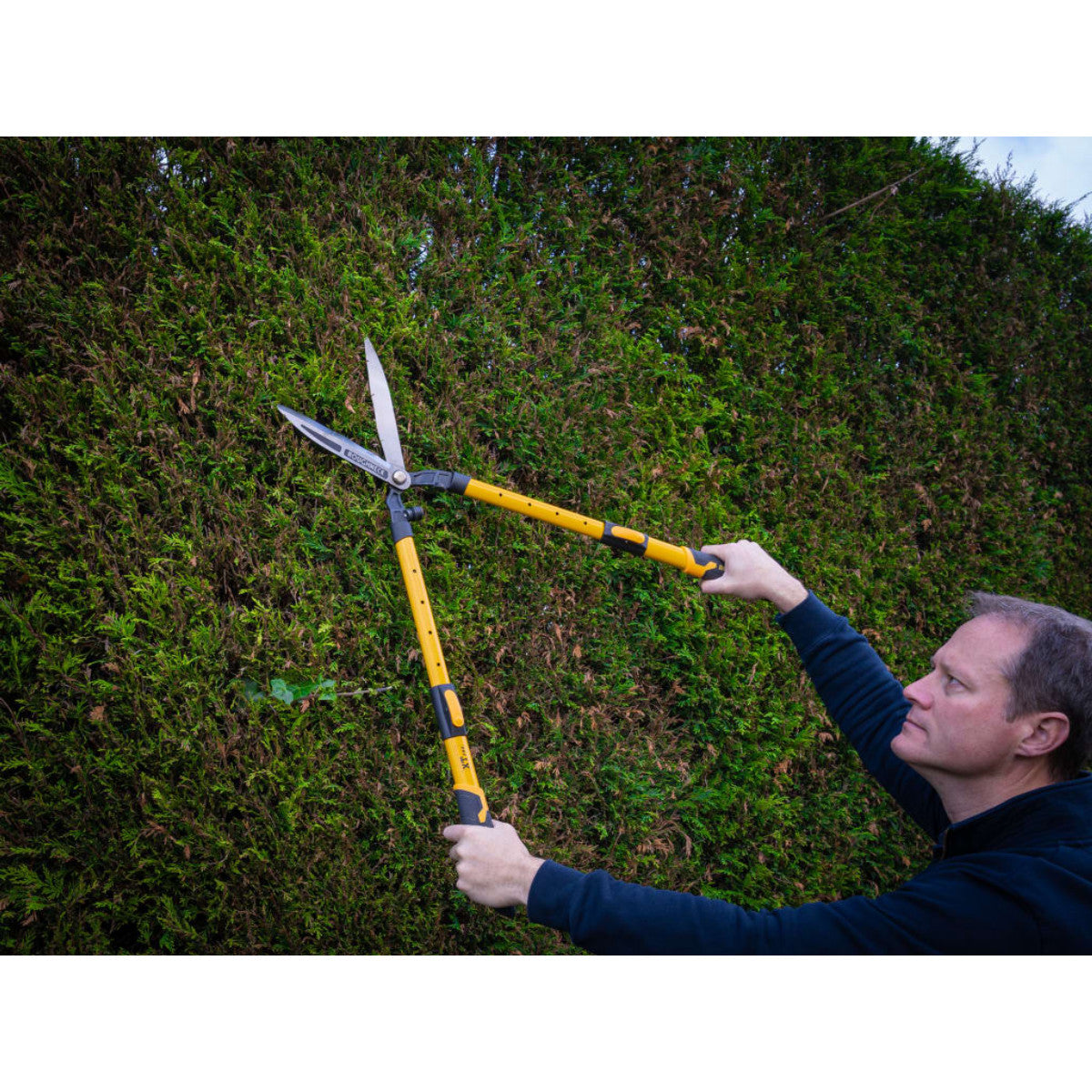 Roughneck XT Pro Telescopic Hedge Shears 700-895mm (27.1/2-35.1/4in) ROU66871