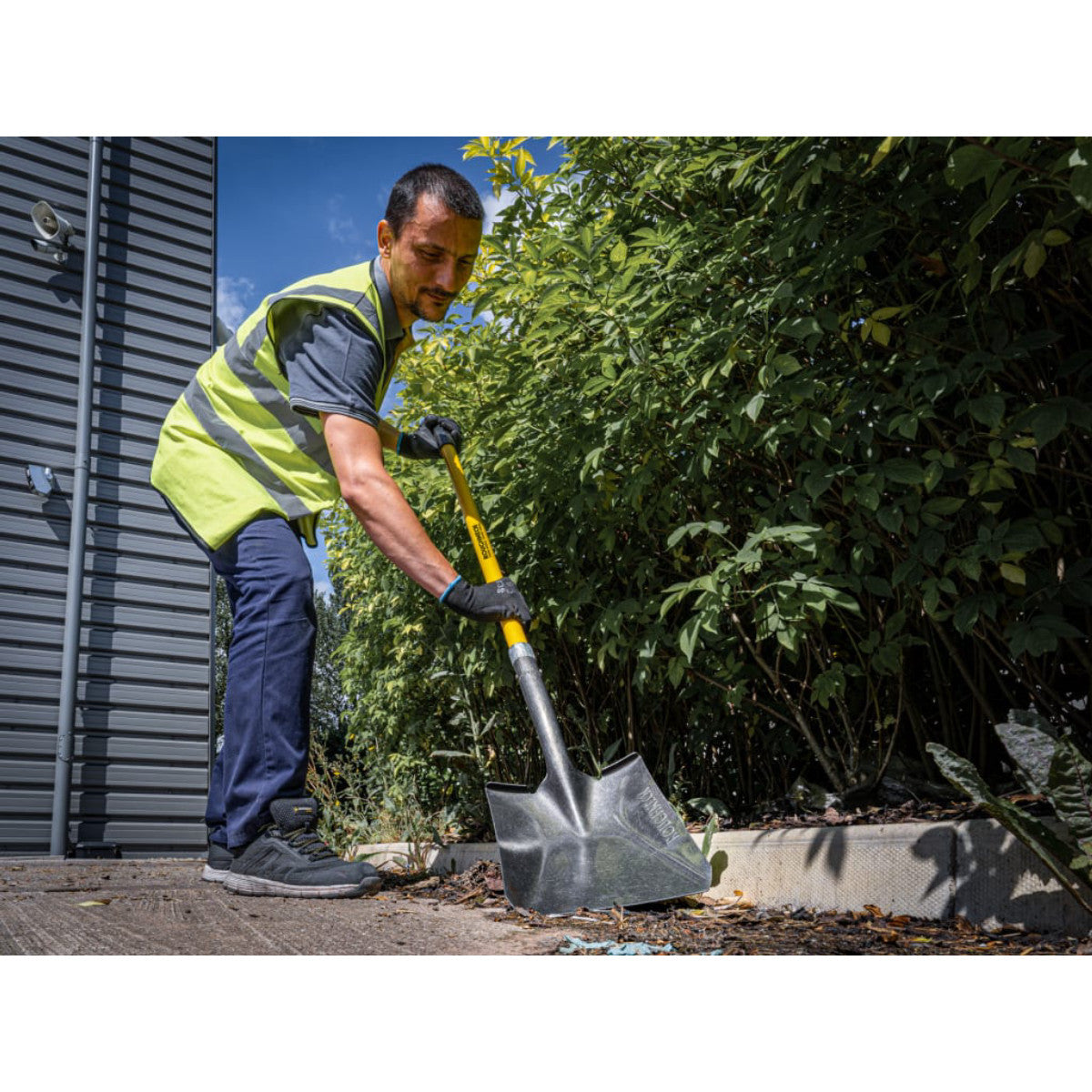 Roughneck Long Handled Shovel - Square 1460mm (57.1/2in) ROU68144