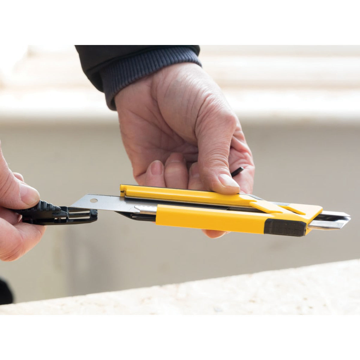 STANLEY Hand Tools Self-Locking Snap-Off Knife 18mm STA010266