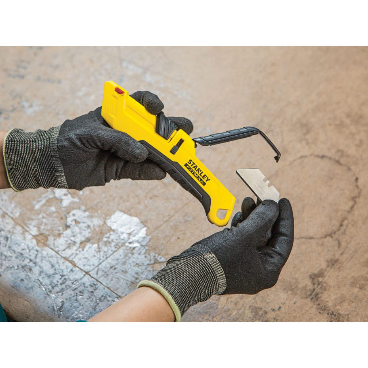 STANLEY Hand Tools FatMax Auto-Retract Tri-Slide Safety Knife STA010365