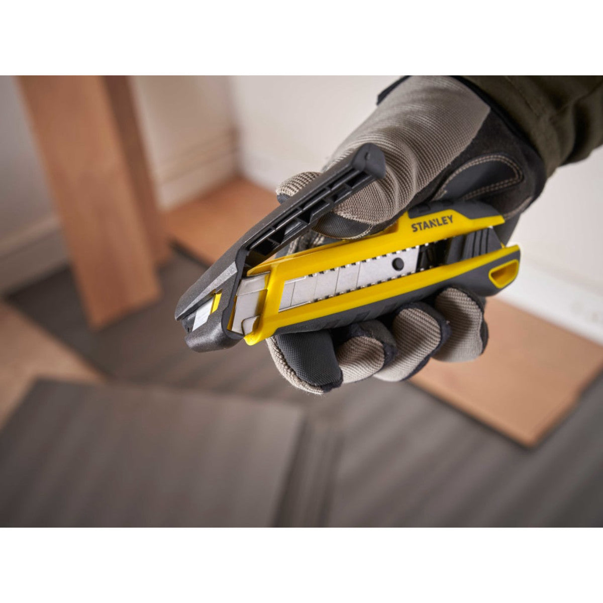 STANLEY Hand Tools Slide Snap-Off Knife with Blade Breaker 18mm STA010501