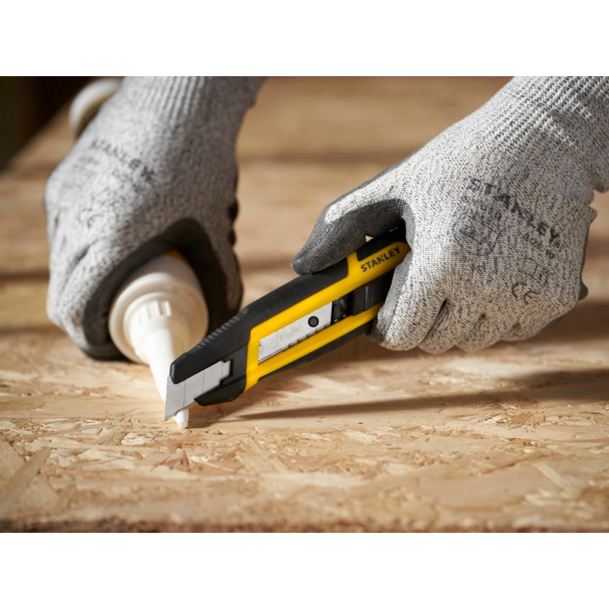 STANLEY Hand Tools Slide Snap-Off Knife with Blade Breaker 18mm STA010501