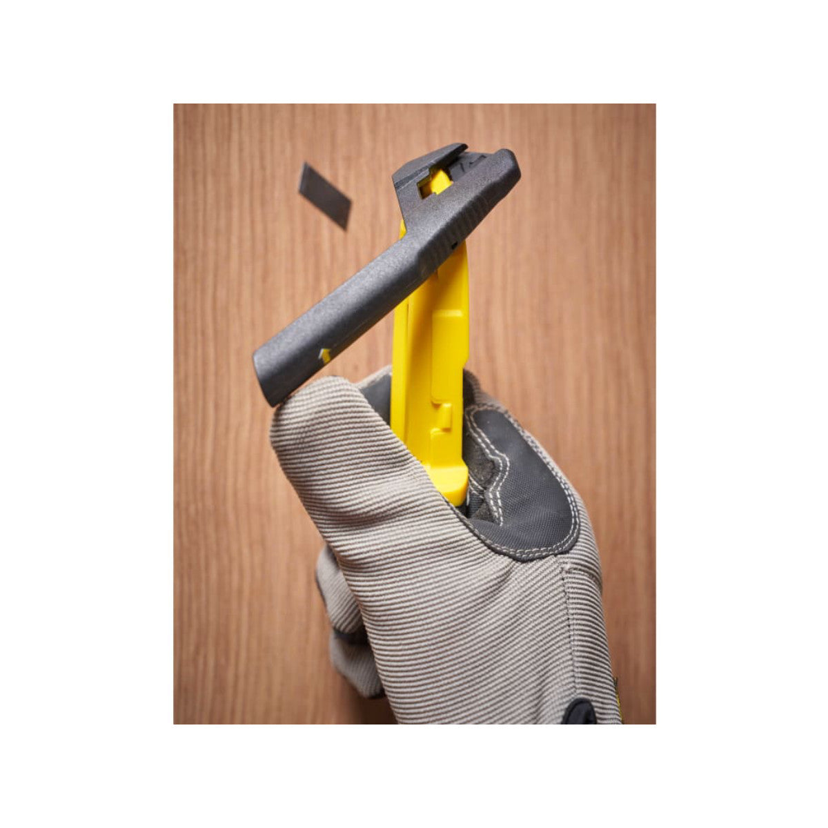 STANLEY Hand Tools Slide Snap-Off Knife with Blade Breaker 18mm STA010501