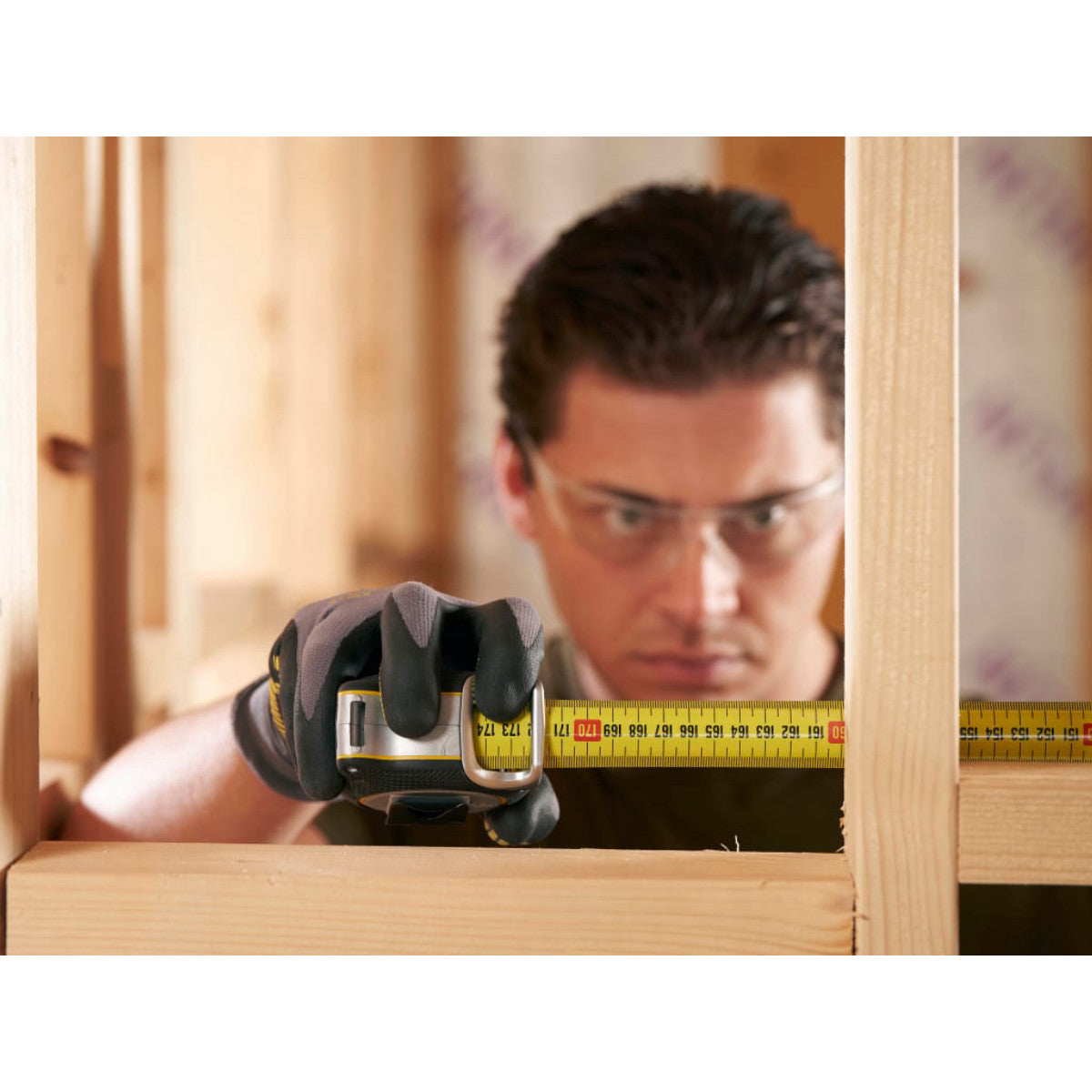 STANLEY Hand Tools FATMAX XTREME Tape Measure 8m (Width 32mm) (Metric only) STA038217