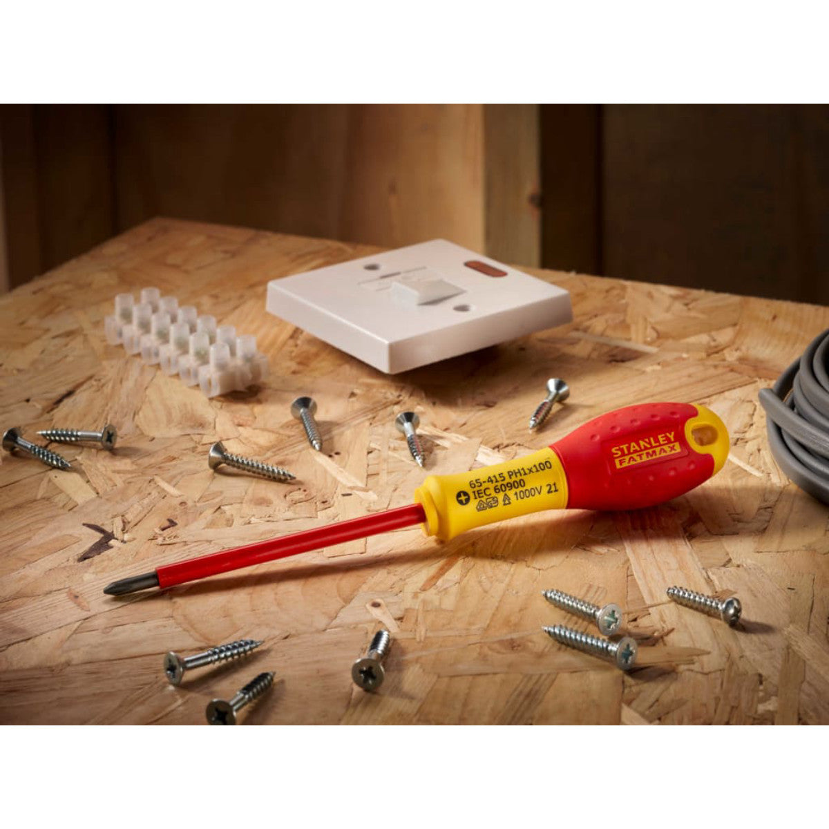 STANLEY Hand Tools FatMax VDE Insulated Screwdriver Phillips Tip PH1 x 100mm STA065415