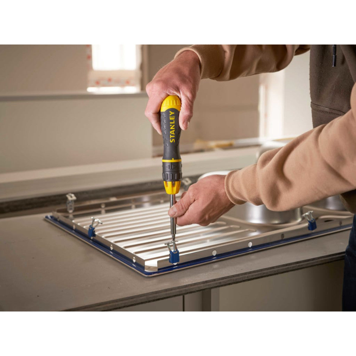 STANLEY Hand Tools Multibit Ratchet Screwdriver &10 Bits STA068010