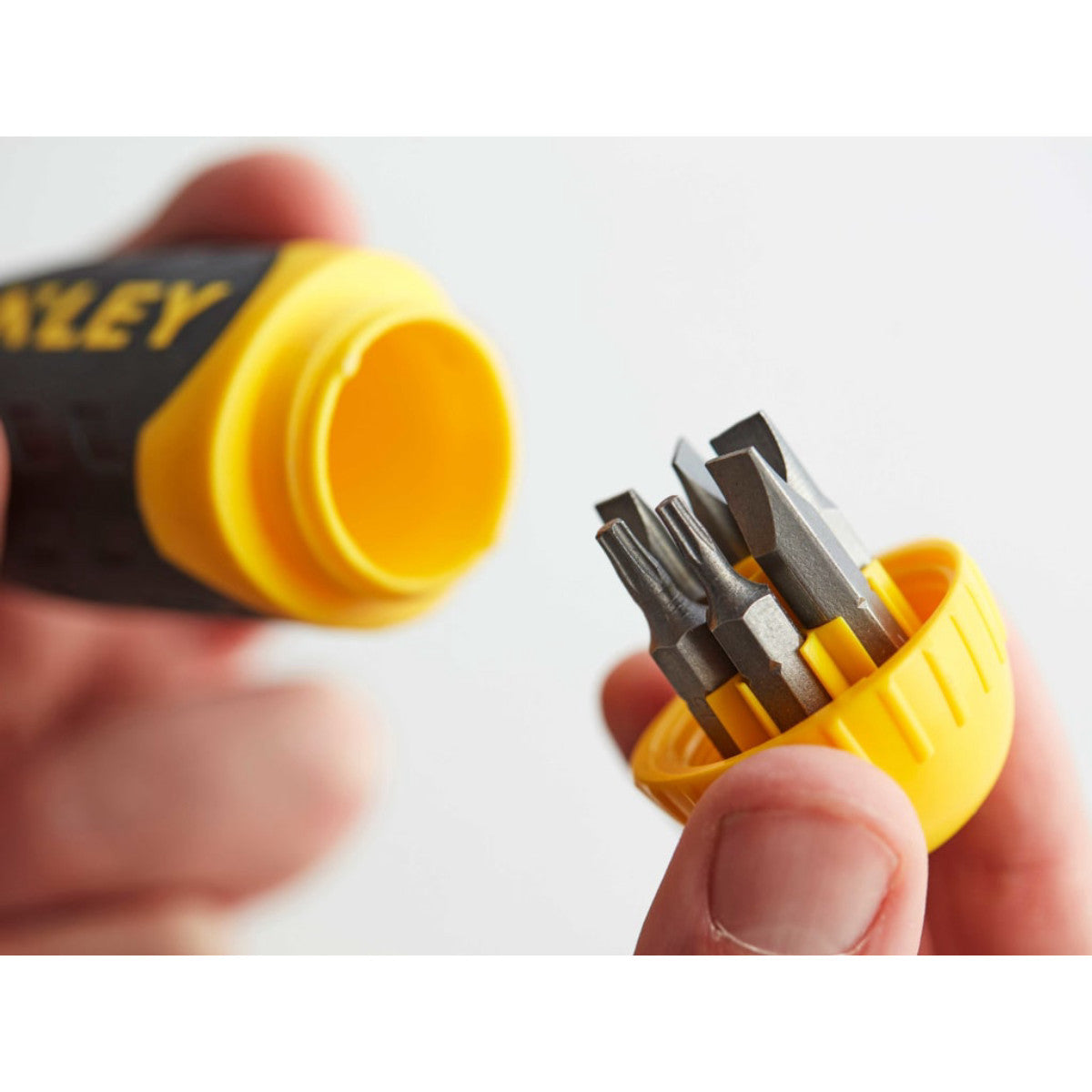 STANLEY Hand Tools Multibit Ratchet Screwdriver &10 Bits STA068010