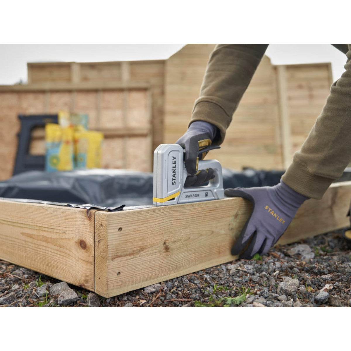 STANLEY Hand Tools Heavy-Duty Staple Gun STA070150