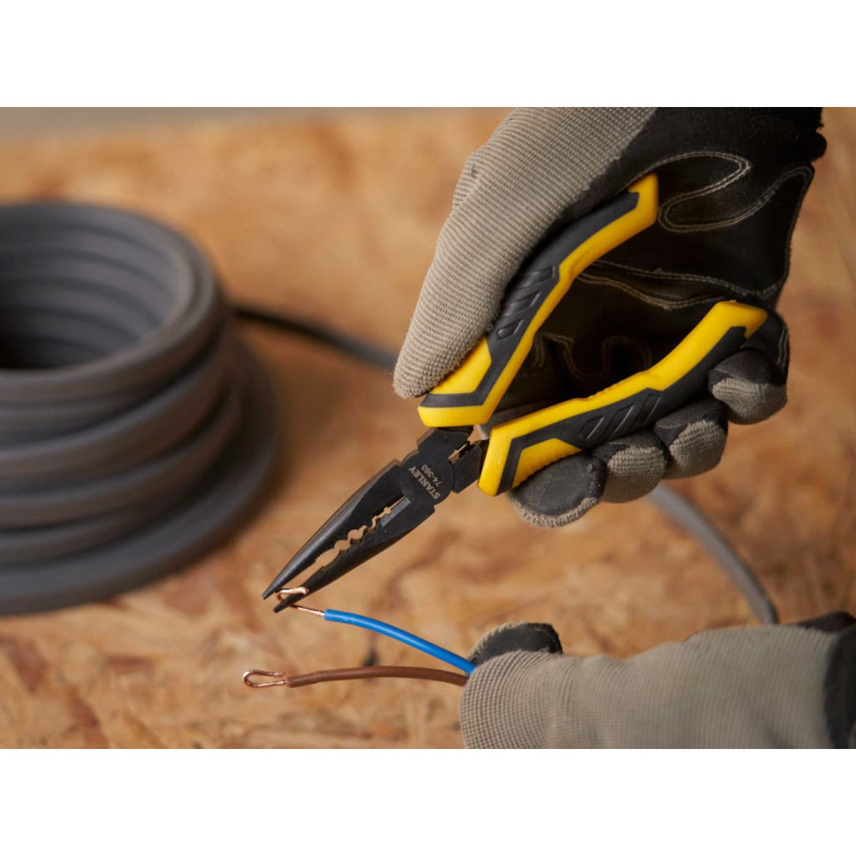 STANLEY Hand Tools ControlGrip Long Nose Cutting Pliers 200mm (8in) STA074364