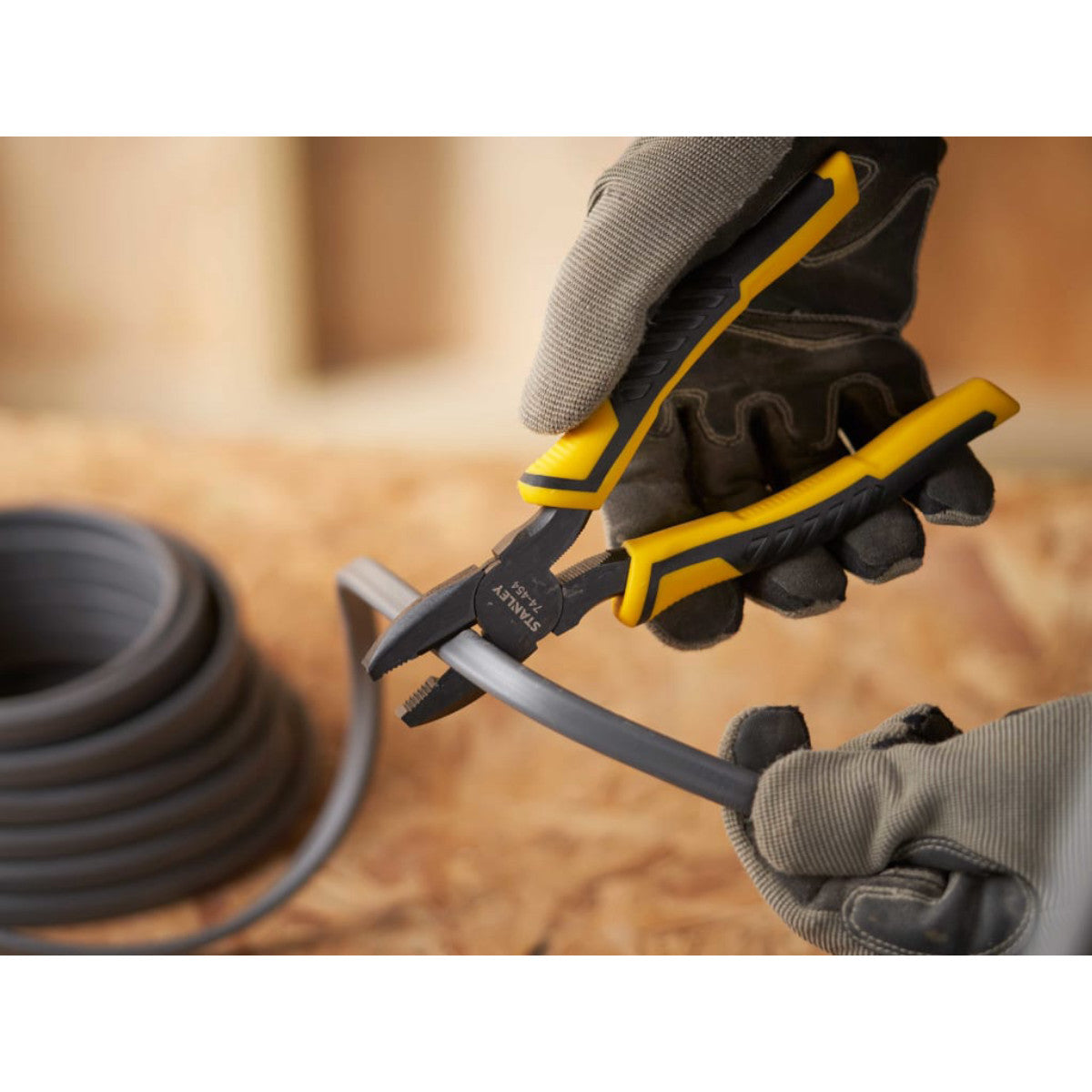 STANLEY Hand Tools ControlGrip Combination Pliers 200mm (8in) STA074367