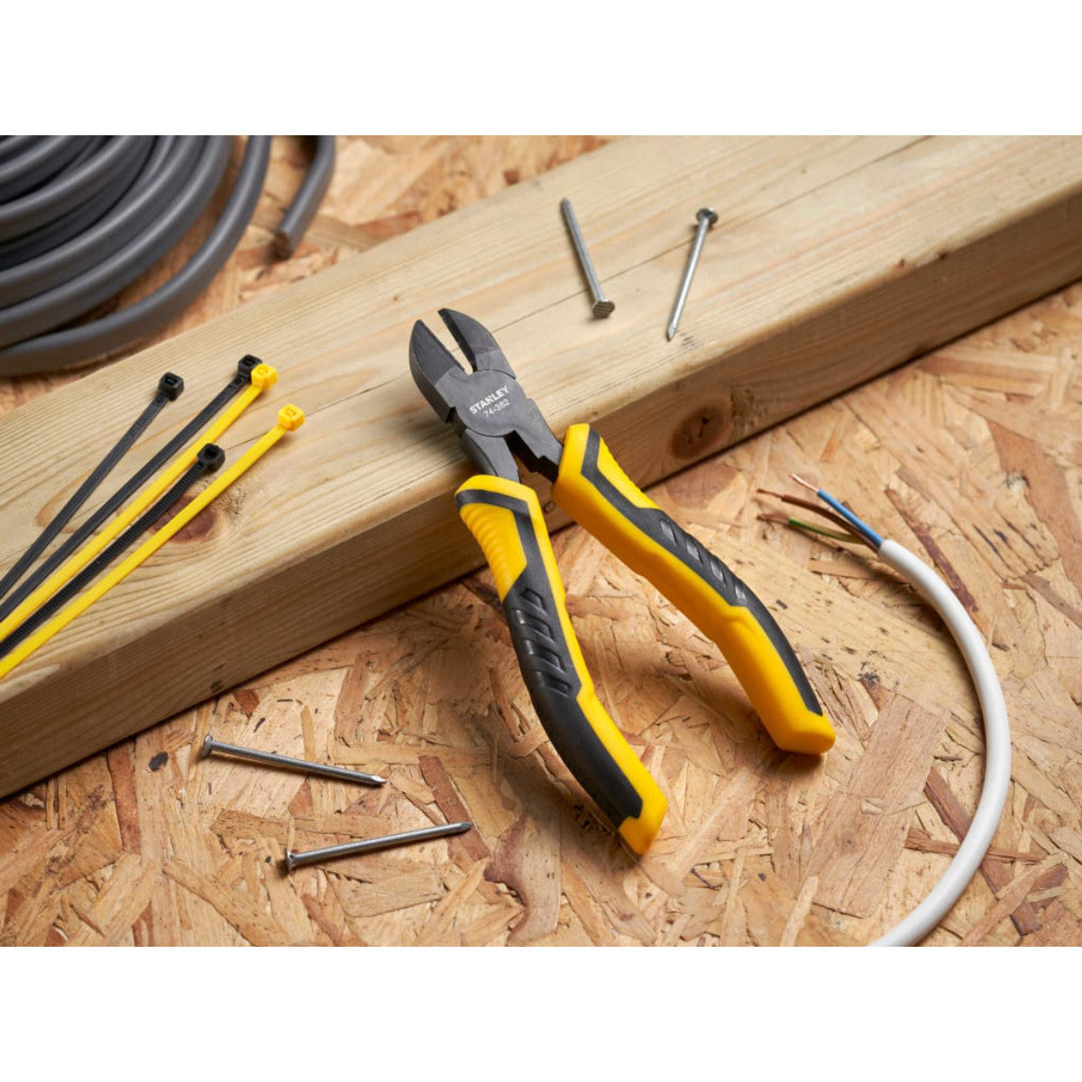 STANLEY Hand Tools ControlGrip Diagonal Cutting Pliers 180mm (7in) STA074455