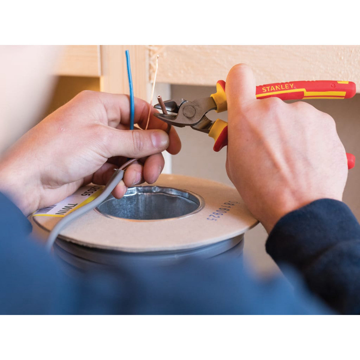 STANLEY Hand Tools FatMax Heavy-Duty Diagonal Cutting Pliers VDE 180mm STA084003