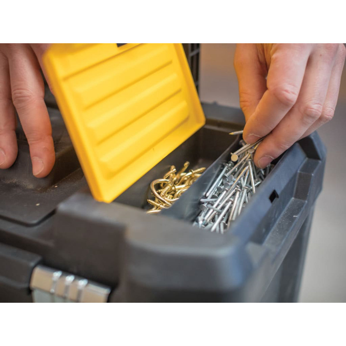 STANLEY Hand Tools Essential Rolling Workshop STA180151
