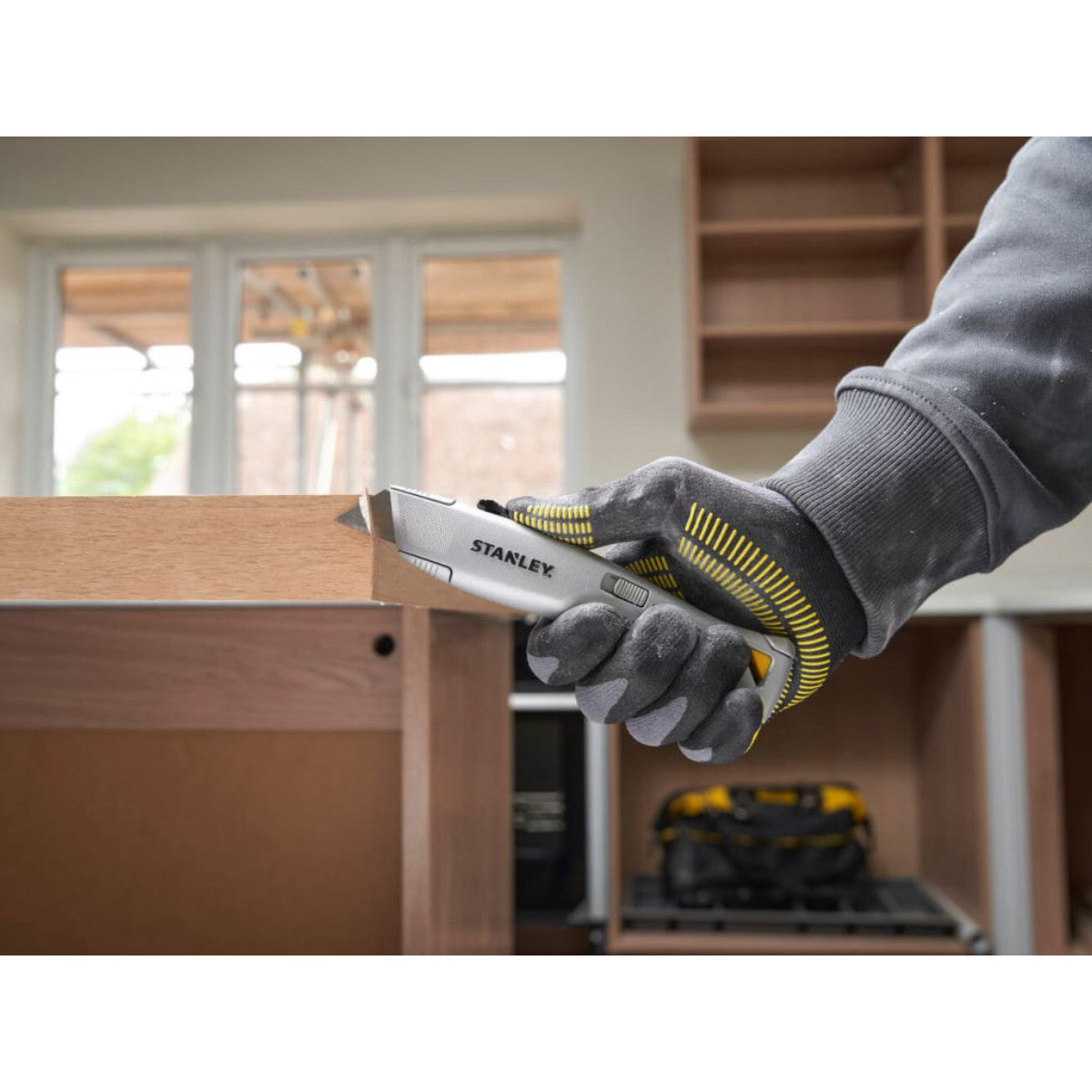 STANLEY Hand Tools Heavy Duty Retractable Trade Knife (Silver) STAFM010505